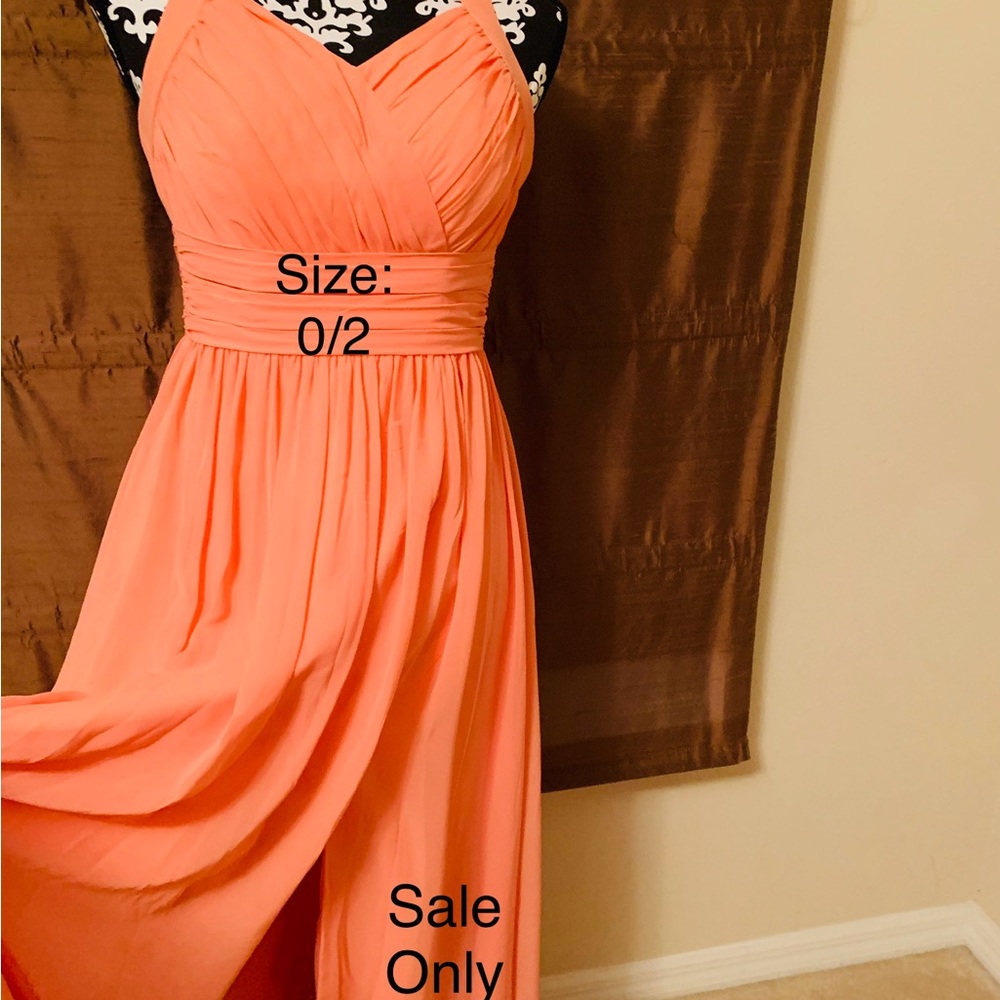 Women dress. Size 0. Long gown with slit. Beautiful top design. Like New !!!